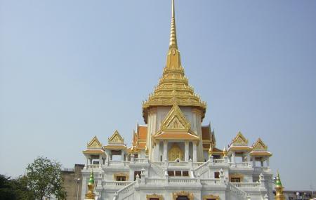 Wat Traimit Image